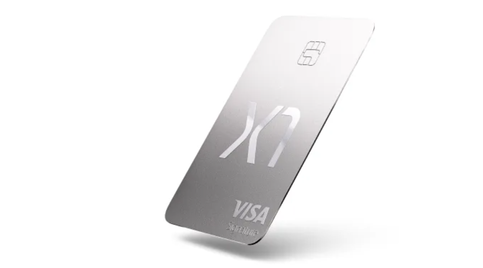 A metal card with the X1 logo. With Visa written on the bottom right. 